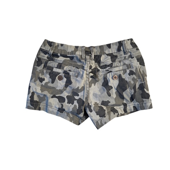 Y2K Camo Short Shorts - Picture 2 of 4